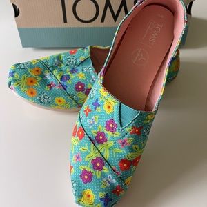 TOMS shoes size 11